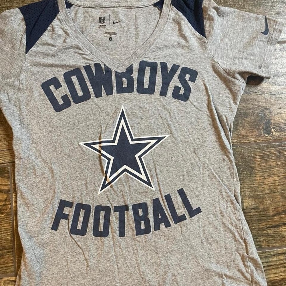 Women's NFL Nike Dallas Cowboys Football V-Neck Shirt Large